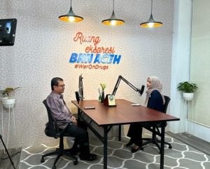 Azwardi, Pj Bupati Aceh Utara saat menjadi narasumber podcast BNNP Aceh